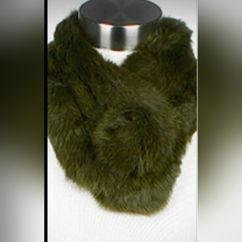 NWOT. Luxurious Faux Fur Scarf